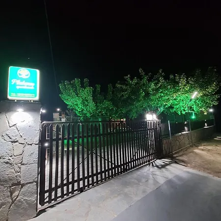 Апартаменты Studios Platanes