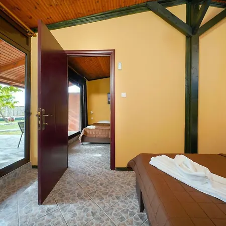 Studios Platanes Скала-Марион